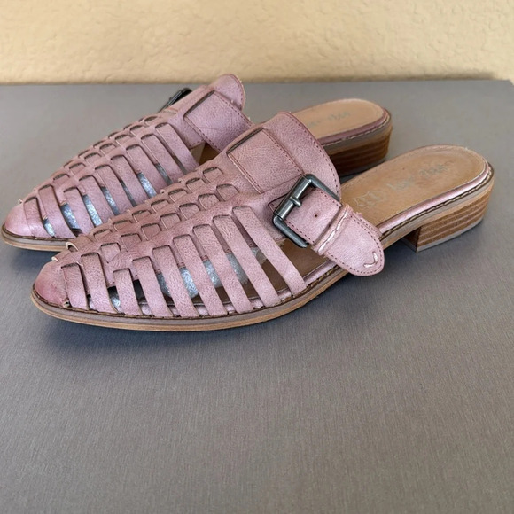 Miracle Miles - Billie Close Toed Strappy Sandals. Size 10 - Picture 2 of 6